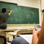 5 benefits of introducing mobile apps in classrooms